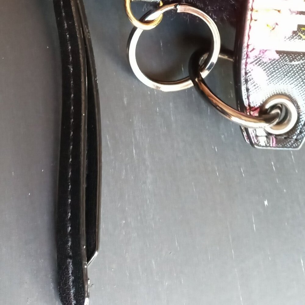 💗Victoria’s Secret Faux Fur Stud Large Wristlet/Clutch Handbag w/Floral Strap💗 - Picture 11 of 15